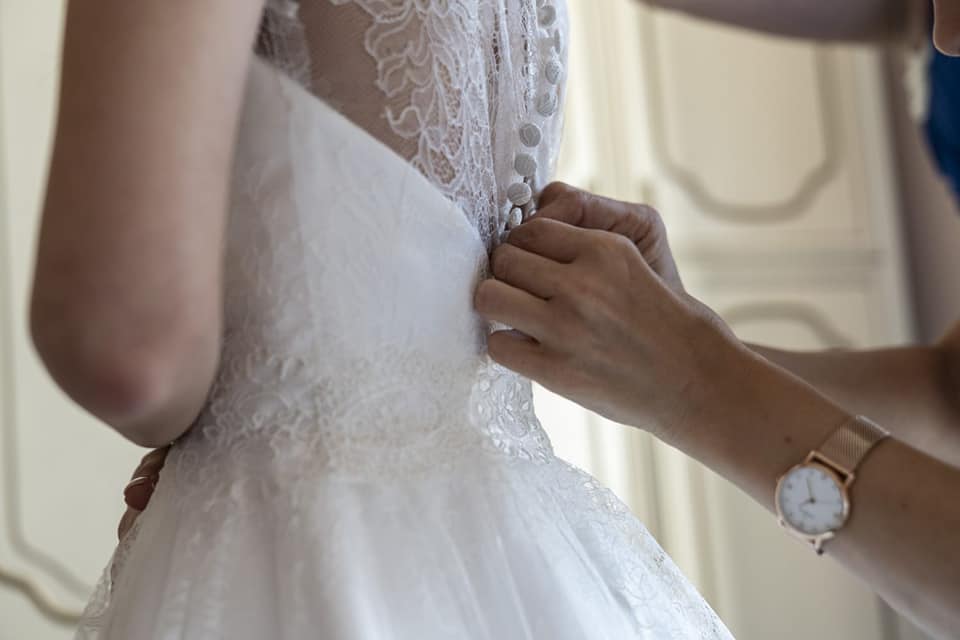 abito da sposa su misura in pizzo elena spose atelier