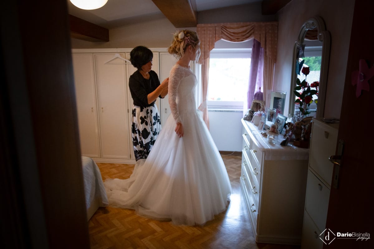 vestizione sara abito da sposa elena spose atelier nove